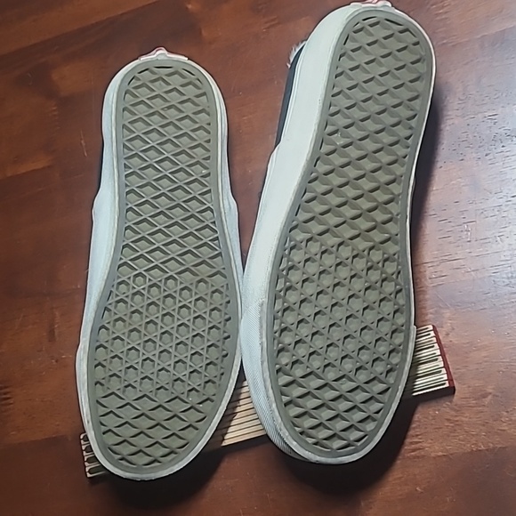 Black and white Hide Vans 7 - Picture 3 of 6